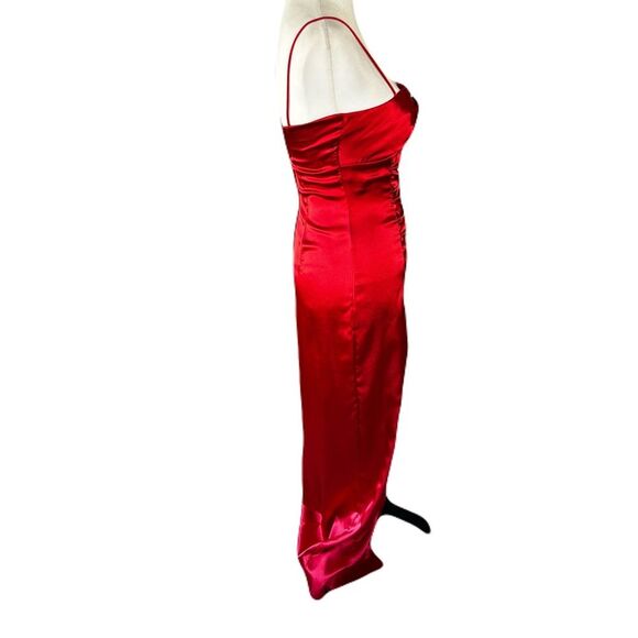 NWT Roberta Bridal Red Satin Column Gown | Size 3/4 - Picture 7 of 9